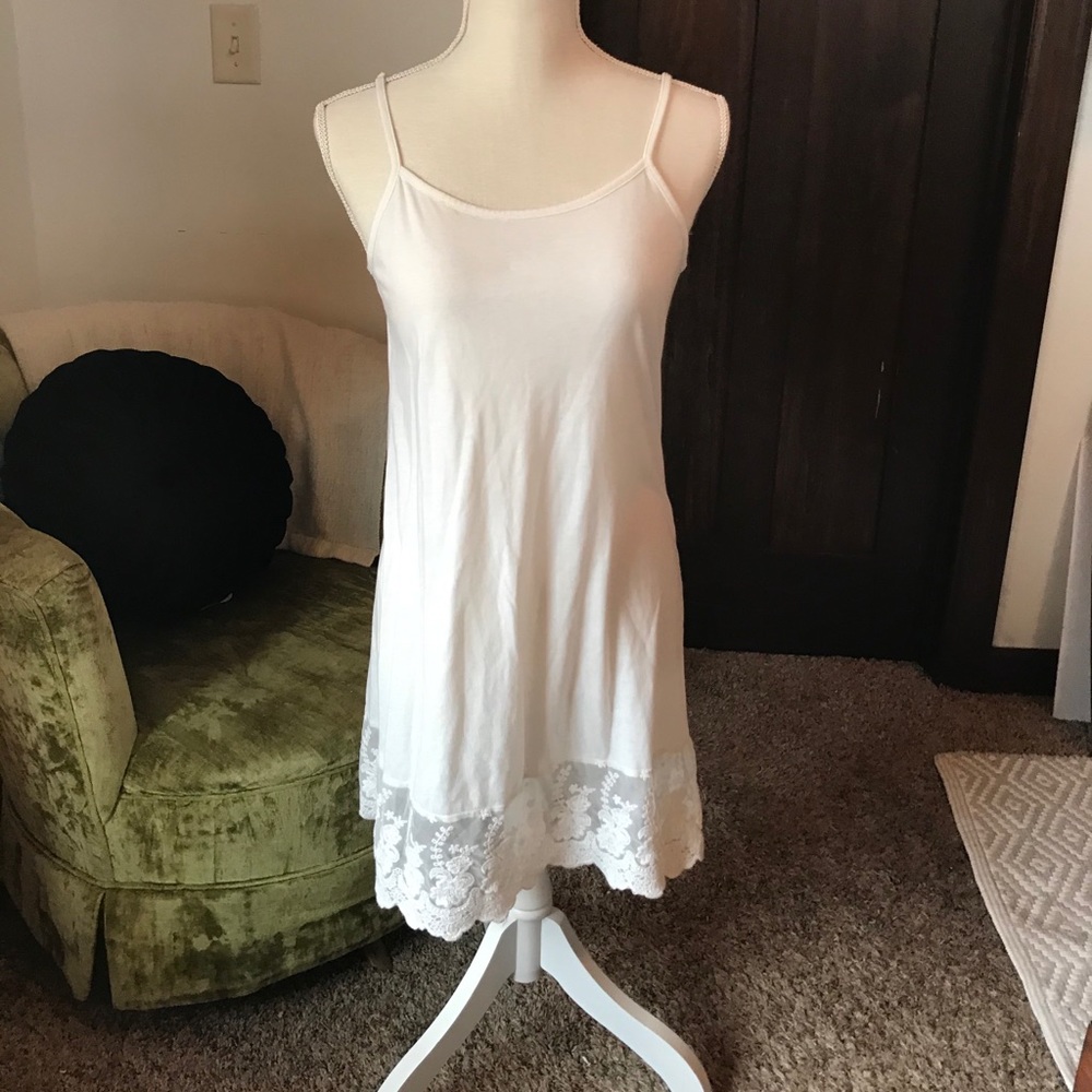 Like New Women’s Scalloped Top Extender org. $45